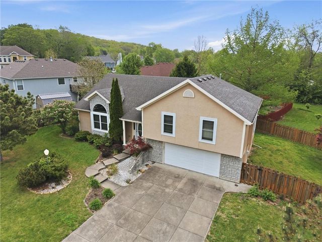 2709 S 23rd Street, Leavenworth, KS 66048
