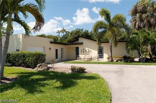 3810 Estero Bay LN F6, Naples, FL 34112