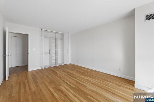1055 River Road 1006, Edgewater, NJ 07020