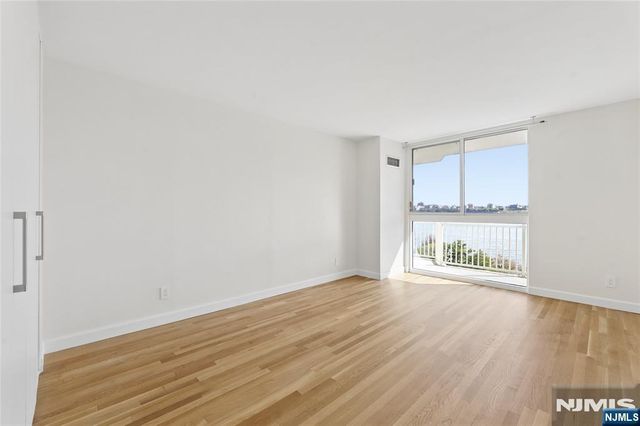 1055 River Road 1006, Edgewater, NJ 07020