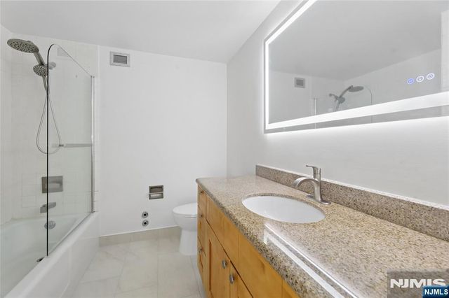 1055 River Road 1006, Edgewater, NJ 07020