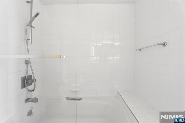 1055 River Road 1006, Edgewater, NJ 07020