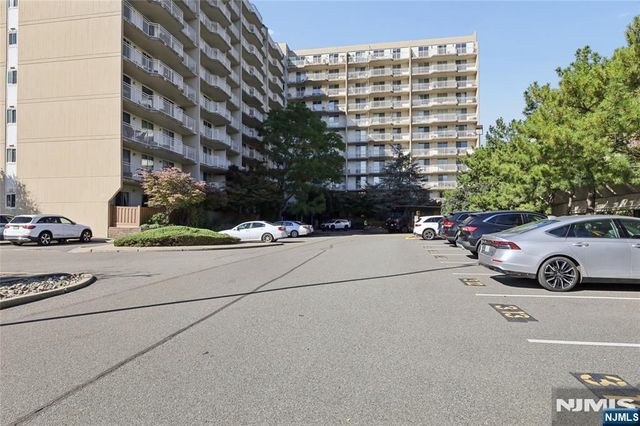 1055 River Road 1006, Edgewater, NJ 07020