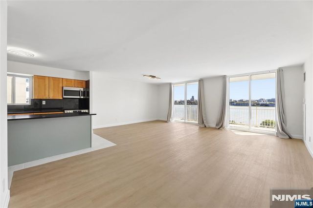 1055 River Road 1006, Edgewater, NJ 07020
