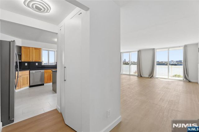 1055 River Road 1006, Edgewater, NJ 07020