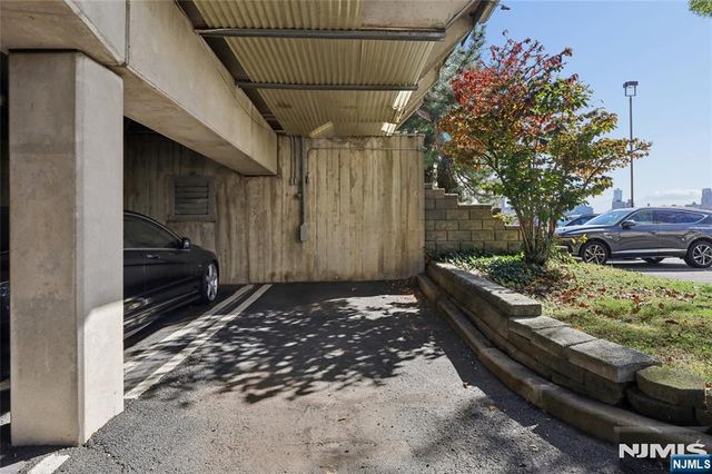 1055 River Road 1006, Edgewater, NJ 07020