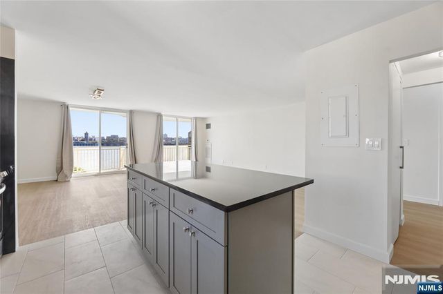 1055 River Road 1006, Edgewater, NJ 07020