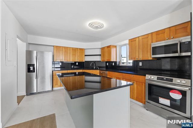 1055 River Road 1006, Edgewater, NJ 07020