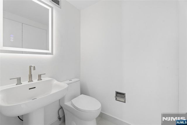 1055 River Road 1006, Edgewater, NJ 07020