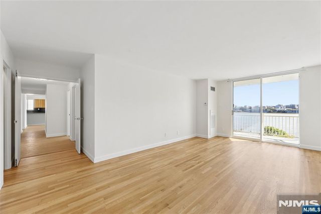 1055 River Road 1006, Edgewater, NJ 07020
