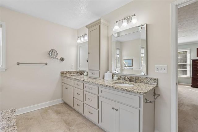 5189 Beech Forest Drive SW, Lilburn, GA 30047