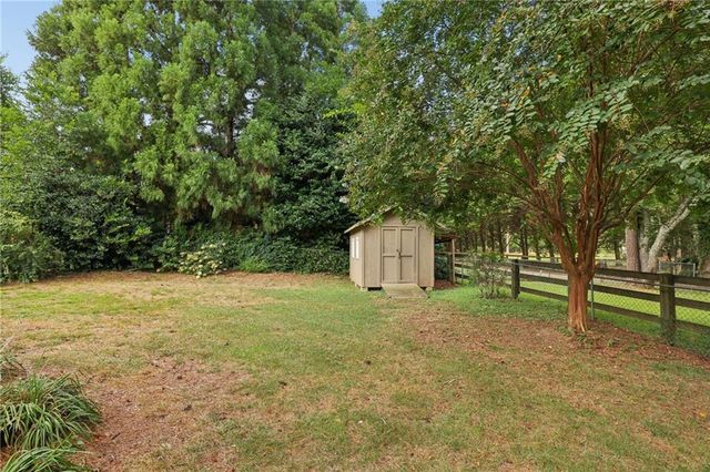 5189 Beech Forest Drive SW, Lilburn, GA 30047