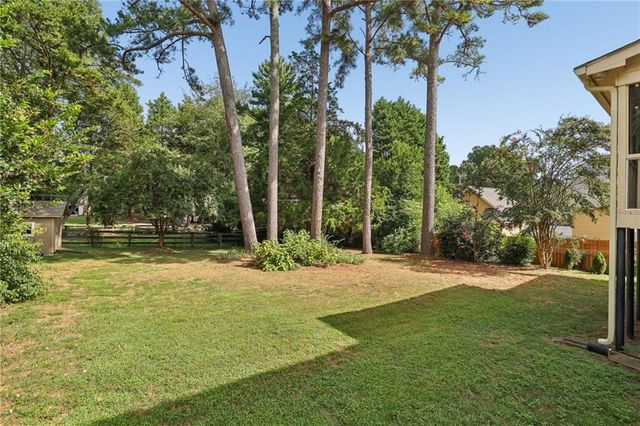 5189 Beech Forest Drive SW, Lilburn, GA 30047