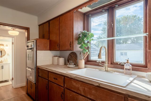 1922 Delwood Avenue, Wyoming, MI 49509