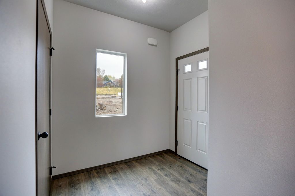 422 N Martini Ln, Spokane Valley, WA 99216 photo 2