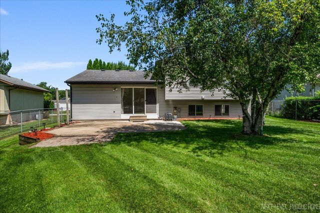 35W837 Crispin Drive, Elgin, IL 60123