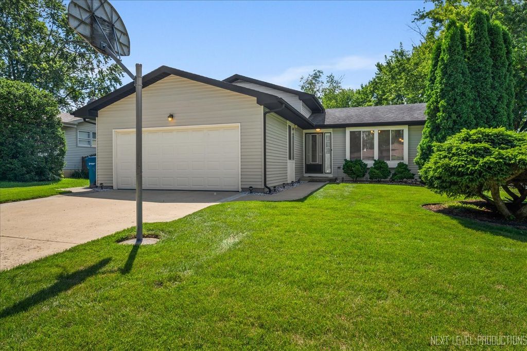 35W837 Crispin Drive, Elgin, IL 60123