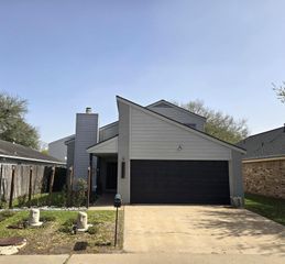 2203 Dowling Drive, Richmond, TX 77469