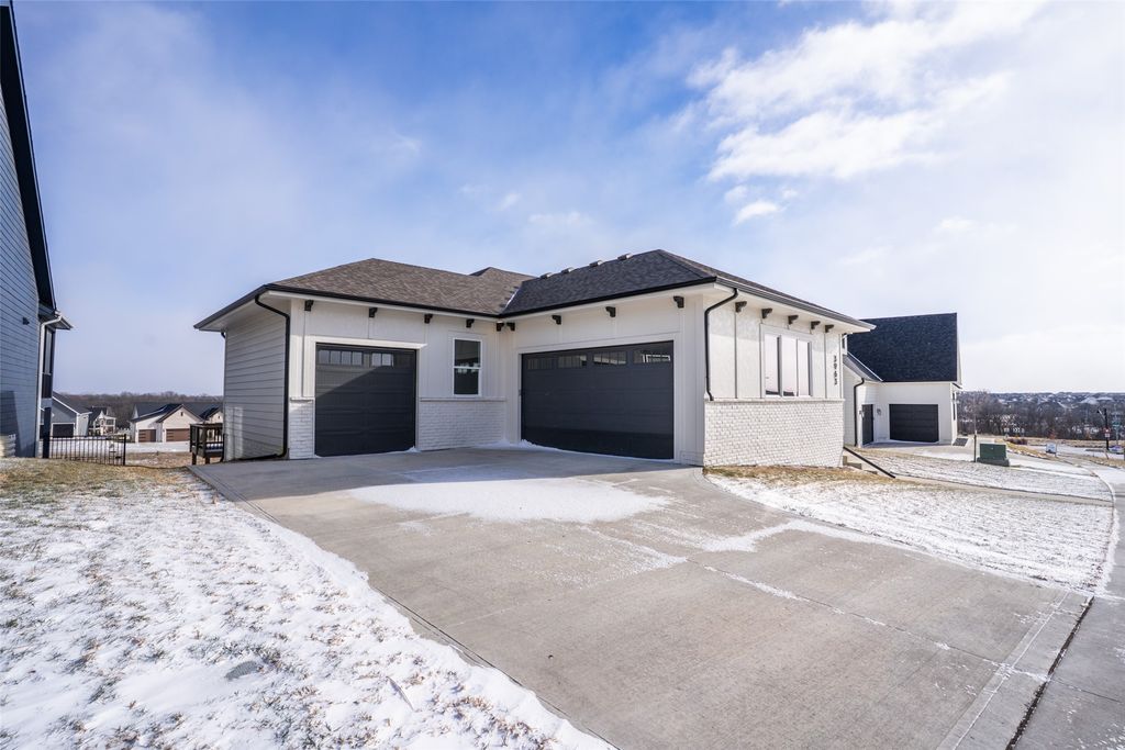 3963 Westgate Parkway, Clive, IA 50325