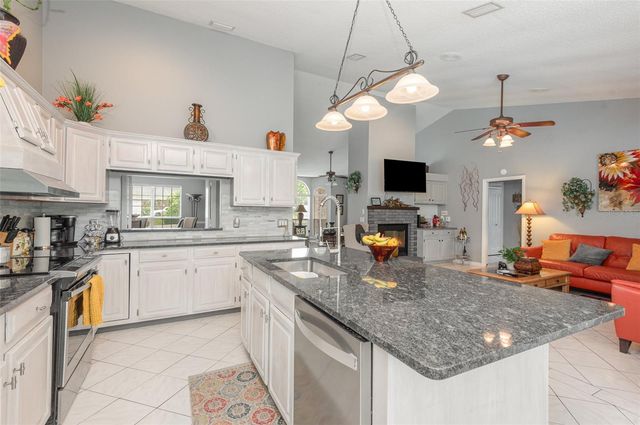 2090 LAKEBREEZE WAY, Deltona, FL 32738