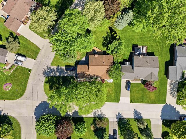 2250 Highsplint Drive, Rochester Hills, MI 48307