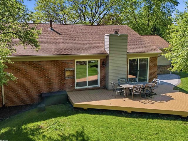 2250 Highsplint Drive, Rochester Hills, MI 48307