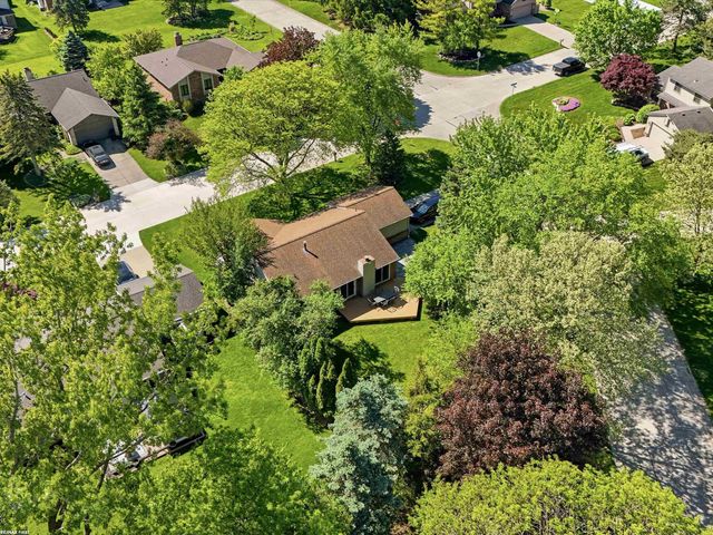 2250 Highsplint Drive, Rochester Hills, MI 48307