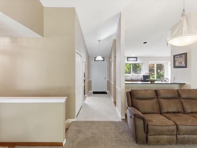 2250 Highsplint Drive, Rochester Hills, MI 48307