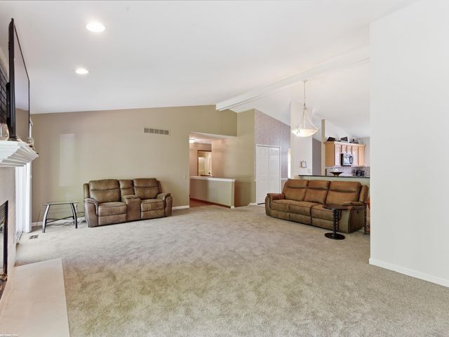 2250 Highsplint Drive, Rochester Hills, MI 48307