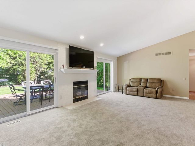 2250 Highsplint Drive, Rochester Hills, MI 48307