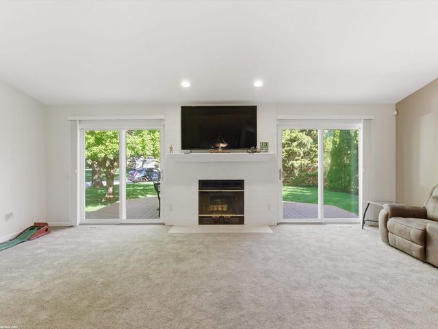 2250 Highsplint Drive, Rochester Hills, MI 48307