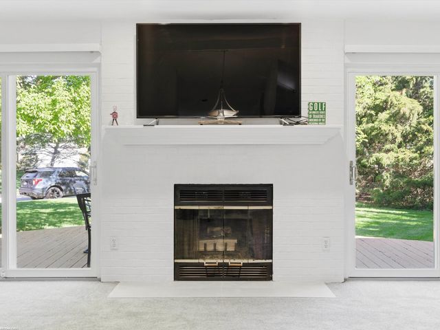 2250 Highsplint Drive, Rochester Hills, MI 48307