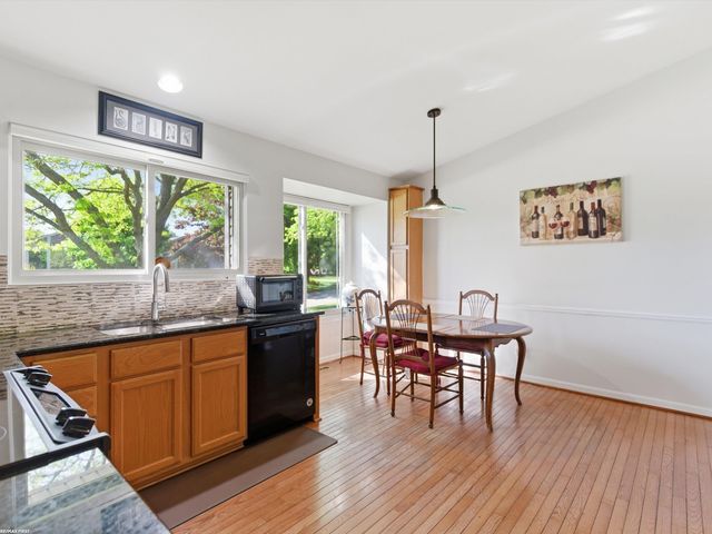 2250 Highsplint Drive, Rochester Hills, MI 48307
