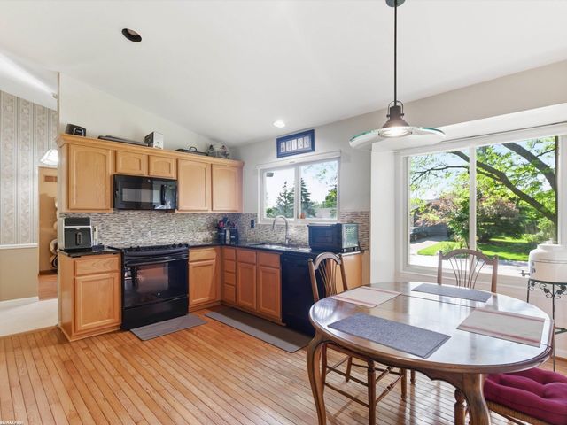 2250 Highsplint Drive, Rochester Hills, MI 48307