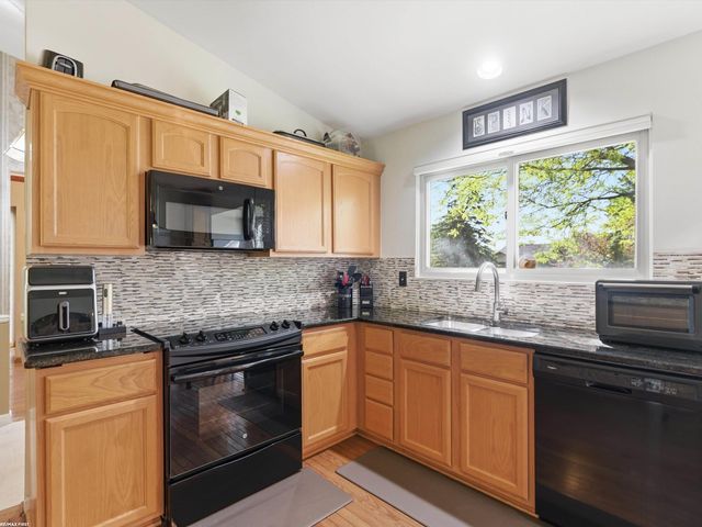 2250 Highsplint Drive, Rochester Hills, MI 48307