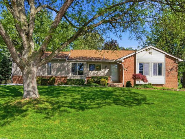 2250 Highsplint Drive, Rochester Hills, MI 48307