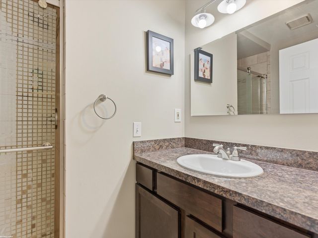 2250 Highsplint Drive, Rochester Hills, MI 48307