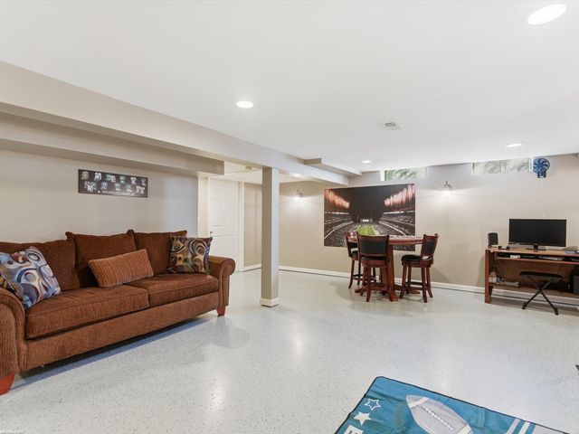 2250 Highsplint Drive, Rochester Hills, MI 48307