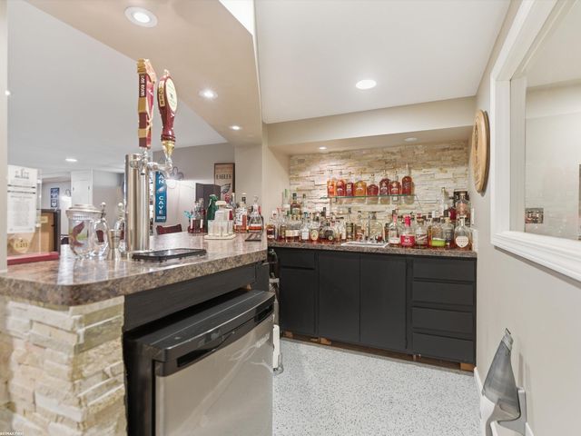 2250 Highsplint Drive, Rochester Hills, MI 48307
