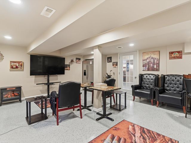 2250 Highsplint Drive, Rochester Hills, MI 48307