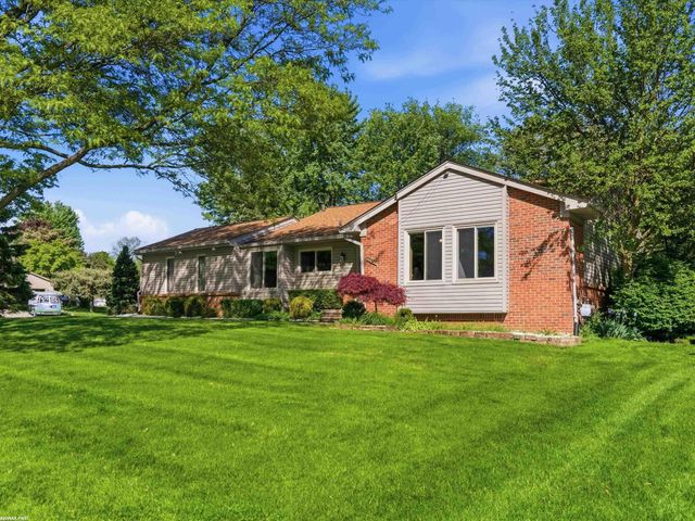 2250 Highsplint Drive, Rochester Hills, MI 48307