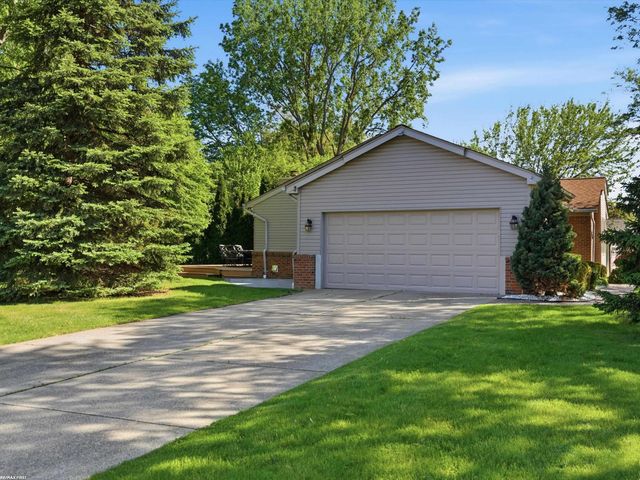 2250 Highsplint Drive, Rochester Hills, MI 48307