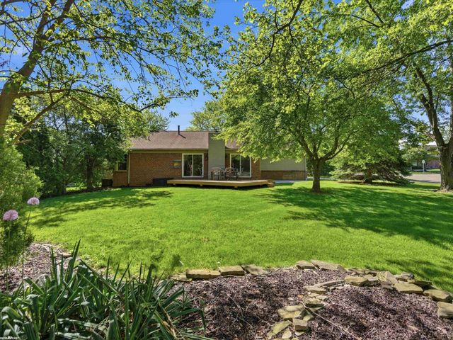2250 Highsplint Drive, Rochester Hills, MI 48307