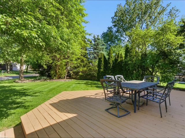 2250 Highsplint Drive, Rochester Hills, MI 48307