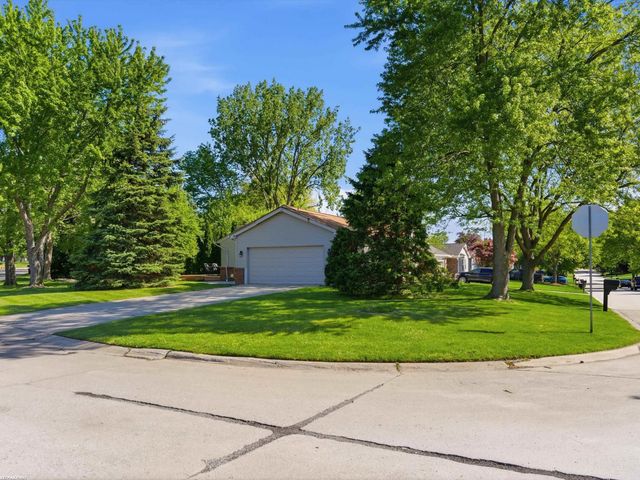 2250 Highsplint Drive, Rochester Hills, MI 48307