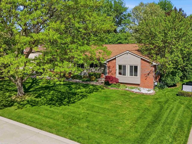 2250 Highsplint Drive, Rochester Hills, MI 48307