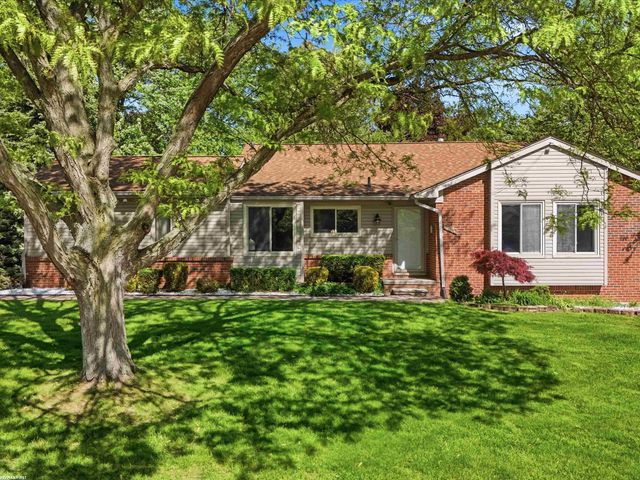 2250 Highsplint Drive, Rochester Hills, MI 48307