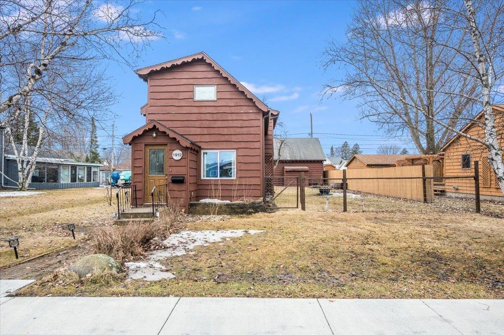1912 E 3rd Street, Superior, WI 54880