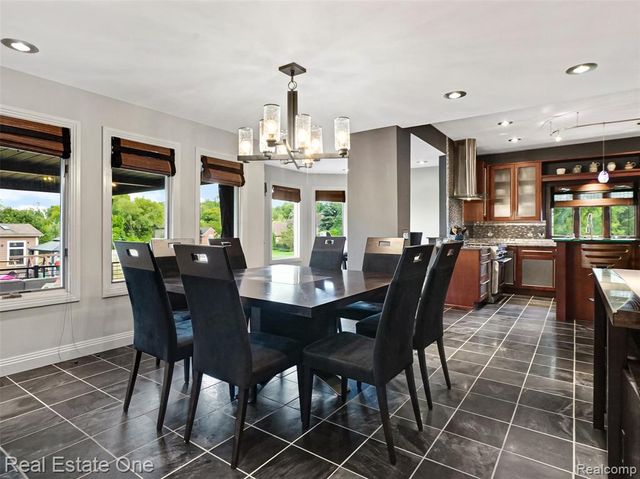 10137 Devonshire Drive, South Lyon, MI 48178