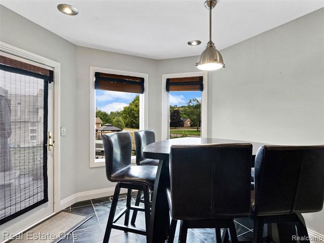 10137 Devonshire Drive, South Lyon, MI 48178